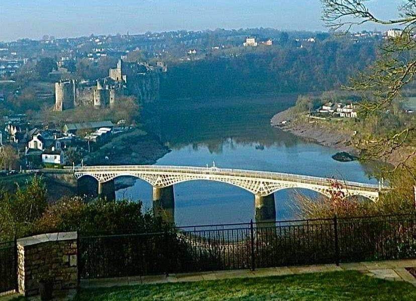 -old_wye_bridge_and_castle_from_england